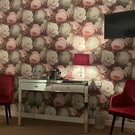 Le Patio Hotell Évran Eksteriør bilde