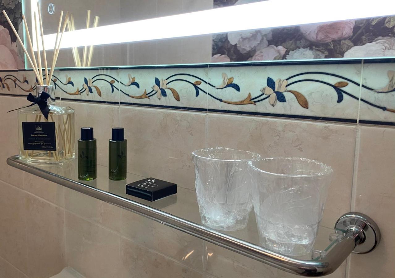 Le Patio Hotell Évran Eksteriør bilde